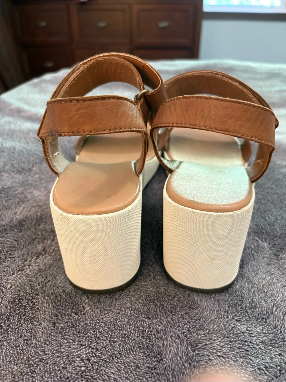 Sorel Cameron White Platform Tan Leather Multi Strap Wedge Sandals sz 8.5